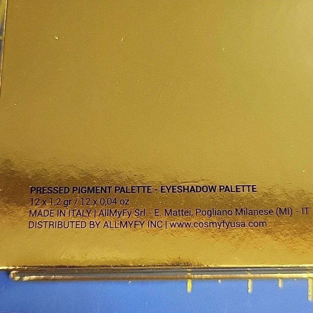 Mama Mia Pressed Pigment Eyeshadow Palette - Multicolor Light Up Mirror New